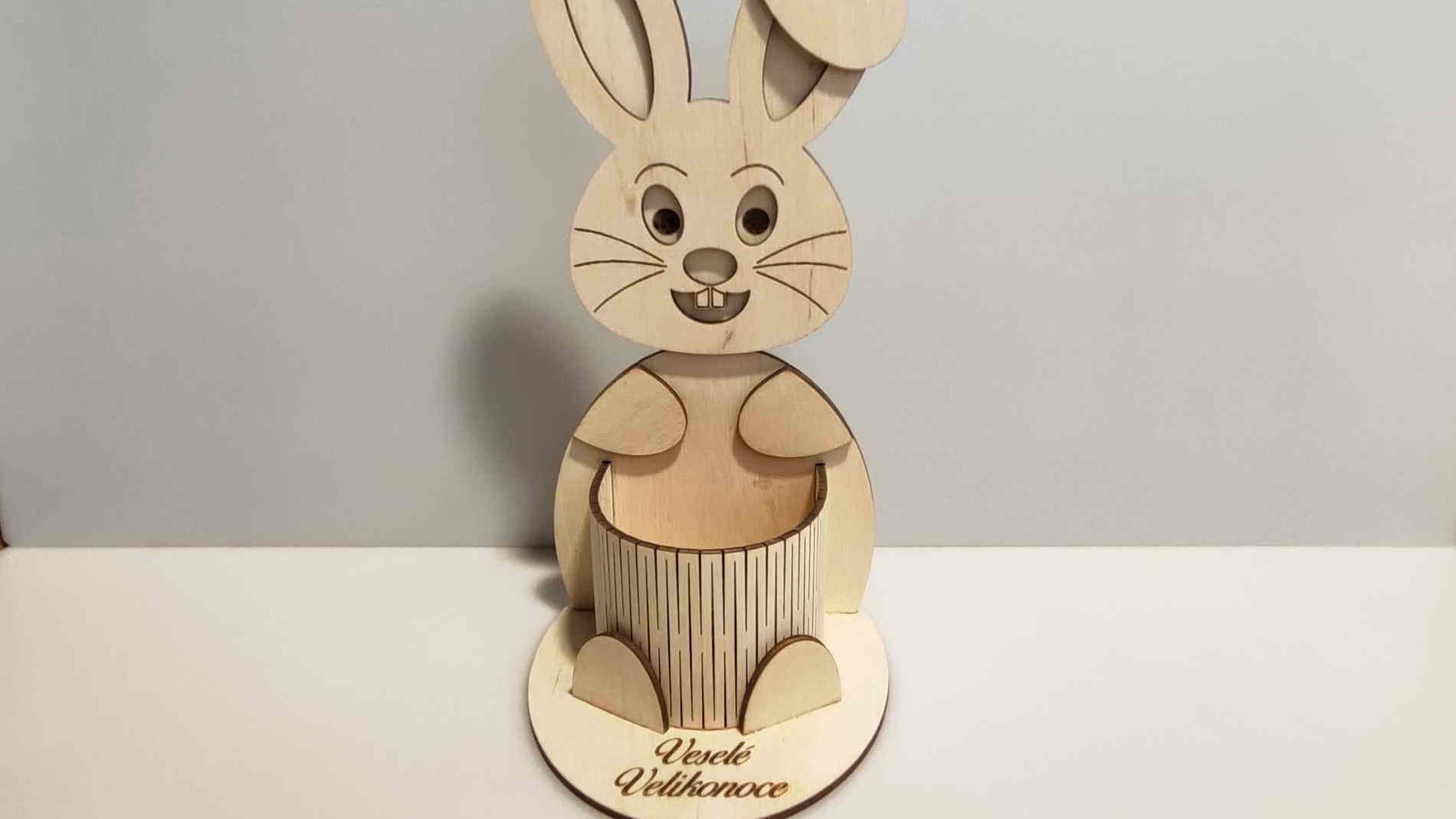 Velikonoční zajíček s košem